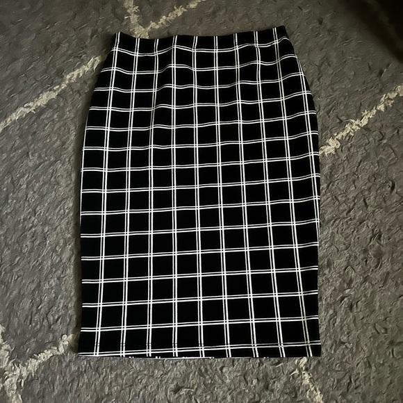 SHEIN skirt. Brand new, never worn. - Picture 1 of 2